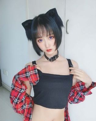 乳房与月亮